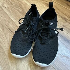 Nike Black and White Athletic Shoes